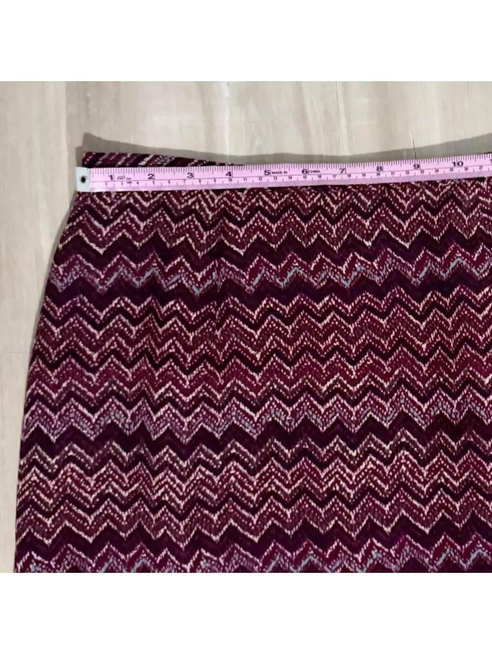 Harold's‎ 90's Style Knee Length Skirt Red Chevron Pattern